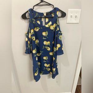 Blue with lemon print Mina Mina blouse with shoulder cutout sleeves. Size medium